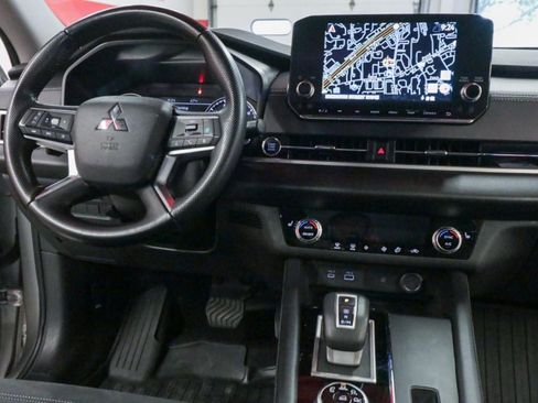 Used 2024 Mitsubishi Outlander SE image 24