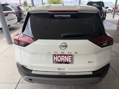 Used 2023 Nissan Rogue SV FWD image 5