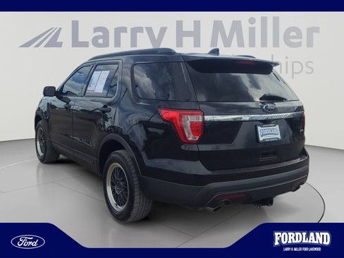 Used 2017 Ford Explorer 4WD image 3