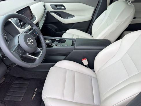 Used 2024 Nissan Rogue SV w/ SV Premium Package FWD image 5