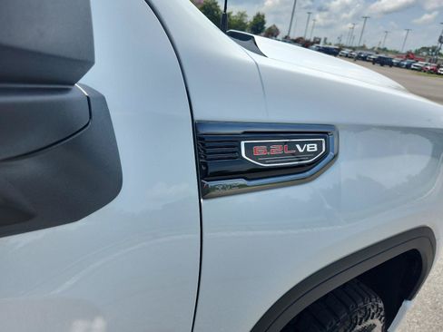 Certified 2025 GMC Sierra 1500 AT4 w/ AT4 Premium Package AWD/4WD image 8