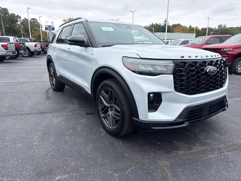 Used 2026 Ford Explorer ST-Line w/ ST-Line Street Pack AWD/4WD image 4