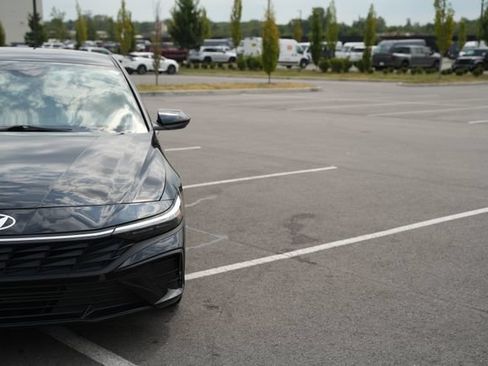 Used 2025 Hyundai Elantra Sport FWD image 41