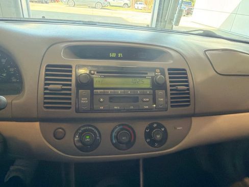 Used 2004 Toyota Camry LE FWD image 10