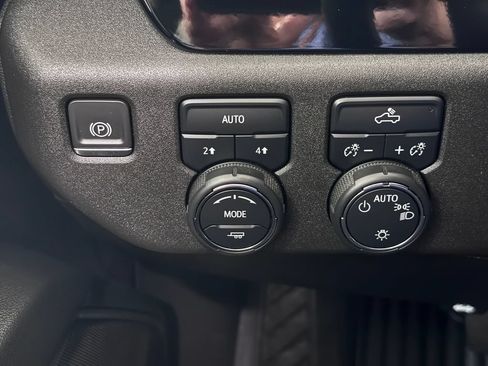 Certified 2023 Chevrolet Silverado 1500 LT AWD/4WD image 24