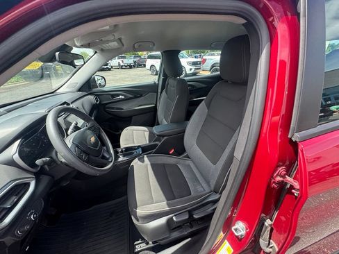 Used 2021 Chevrolet TrailBlazer LS w/ LPO, Blackout Package FWD image 13