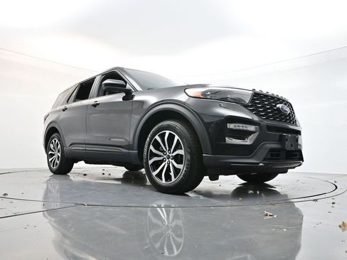 Used 2022 Ford Explorer ST image 24