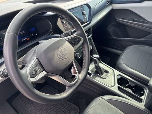 Used 2022 Volkswagen Taos SE image 10