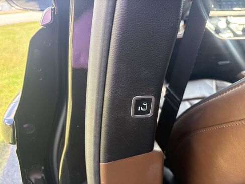 Used 2017 Chrysler Pacifica Limited FWD image 19