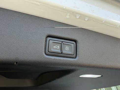 Certified 2025 Audi Q5 Premium w/ Convenience Package AWD/4WD image 20