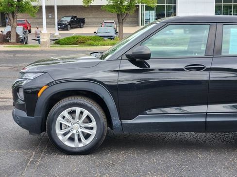 Used 2021 Chevrolet TrailBlazer LS AWD/4WD image 2