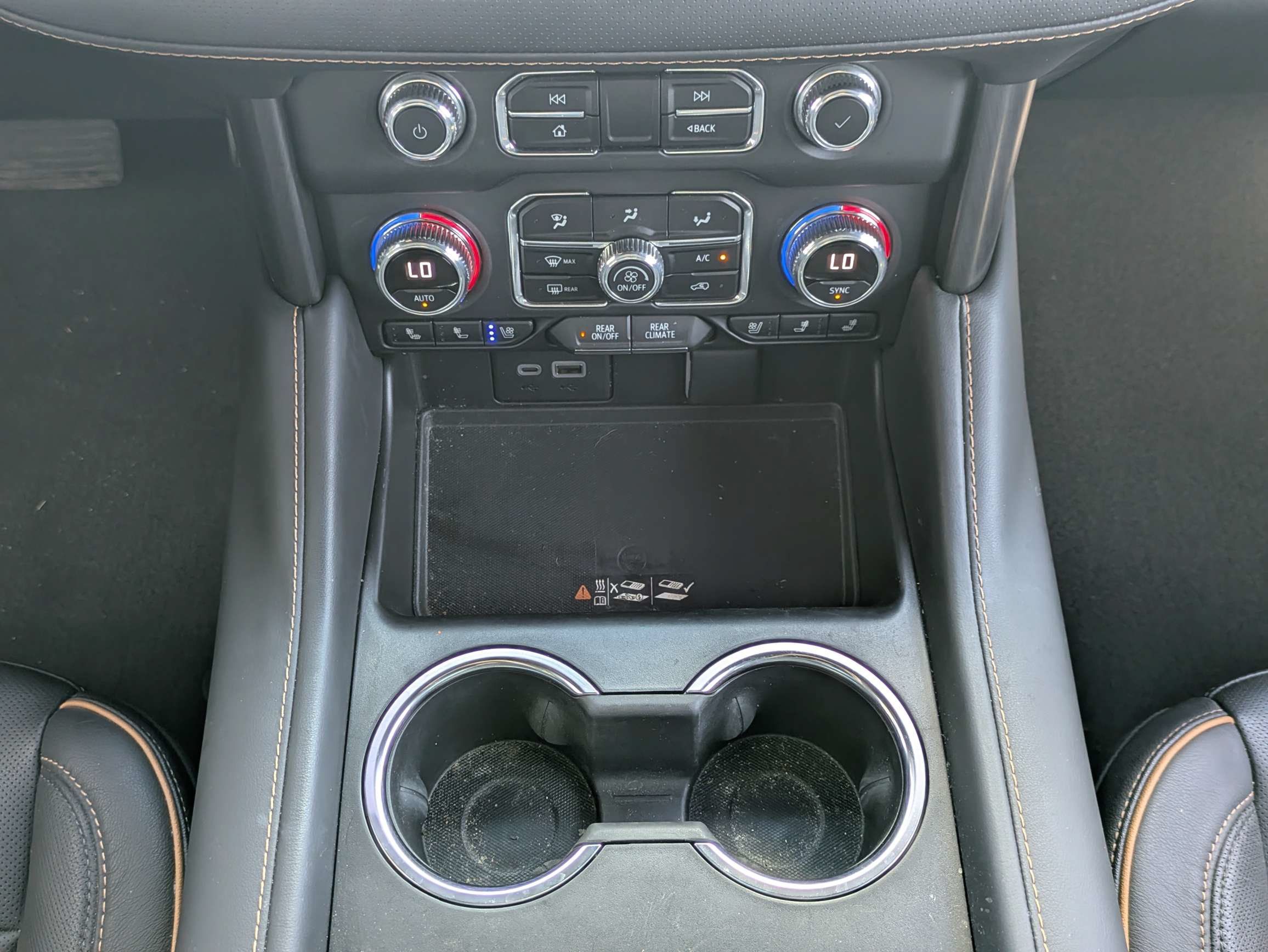 Used 2023 GMC Yukon XL AT4 w/ AT4 Premium Package AWD/4WD image 22
