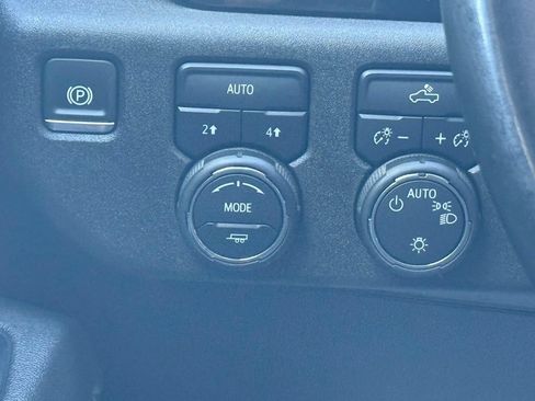 Used 2025 Chevrolet Silverado 1500 LT AWD/4WD image 20