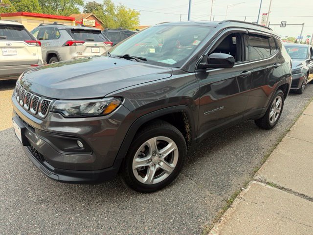 Used 2023 Jeep Compass Latitude w/ Convenience Group AWD/4WD image 3