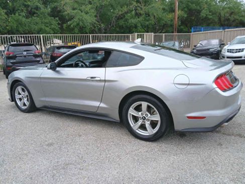 Used 2020 Ford Mustang Coupe image 5