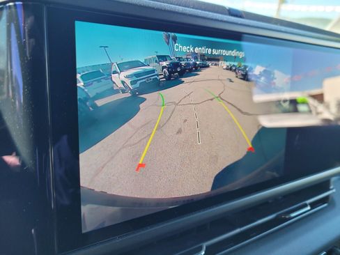 Used 2025 Jeep Wrangler Unlimited Sahara image 17