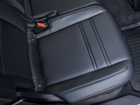 Used 2025 Porsche Cayenne Coupe image 38