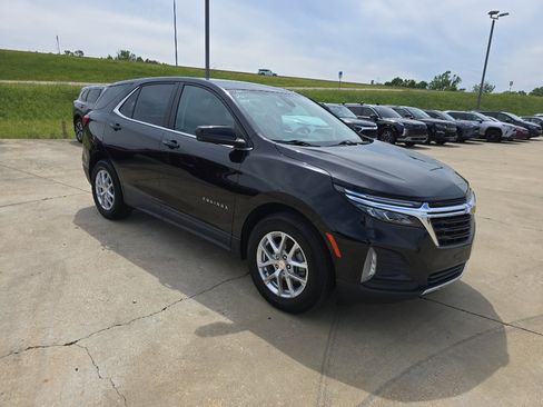 Used 2024 Chevrolet Equinox LT image 3