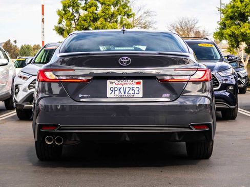 Used 2025 Toyota Camry SE image 9