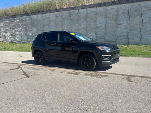 Used 2021 Jeep Compass Latitude FWD image 9