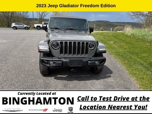 Used 2023 Jeep Gladiator Sport AWD/4WD image 2