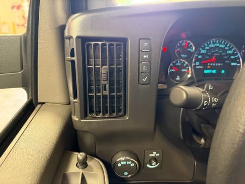 Used 2025 Chevrolet Express 3500 LT w/ LT Preferred Equipment Group RWD image 18
