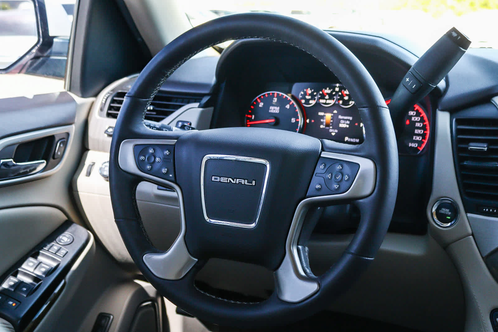 Used 2016 GMC Yukon Denali w/ Open Road Package RWD image 18