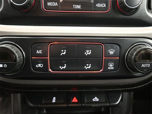 Used 2016 GMC Canyon SLE w/ SLE Convenience Package image 9