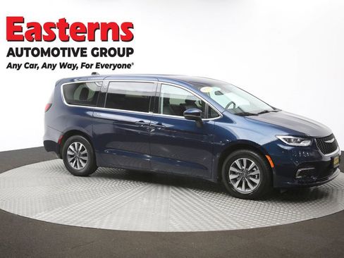 Used 2023 Chrysler Pacifica Touring-L FWD image 50