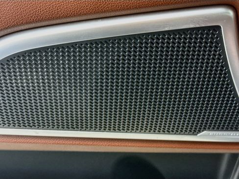 Used 2024 Kia Telluride EX w/ EX Captain's Chair Package FWD image 22