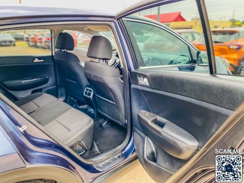 Used 2022 Kia Sportage LX image 12