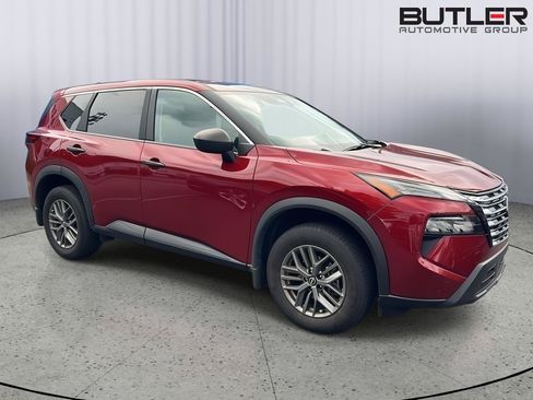 Used 2025 Nissan Rogue S FWD image 2
