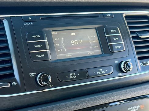 Used 2016 Kia Sedona LX image 10