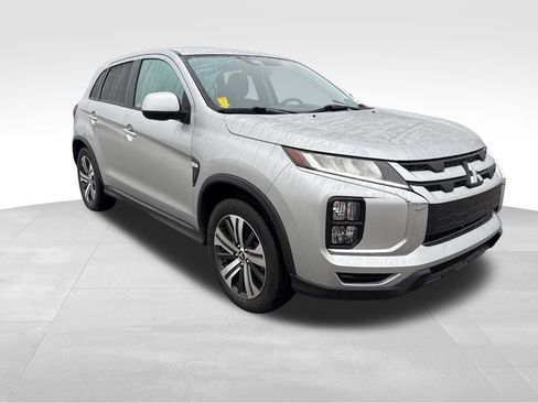 Used 2025 Mitsubishi Outlander Sport LE image 3