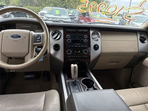 Used 2013 Ford Expedition XLT image 17