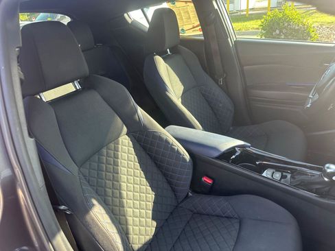 Used 2022 Toyota C-HR XLE FWD image 27