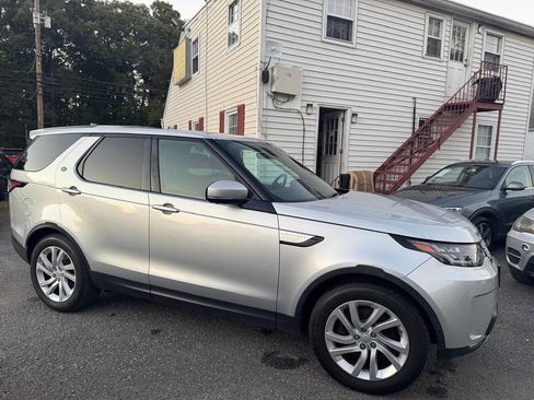 Used 2017 Land Rover Discovery HSE image 9