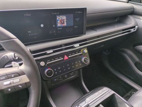 Certified 2025 Hyundai Tucson Limited image 11