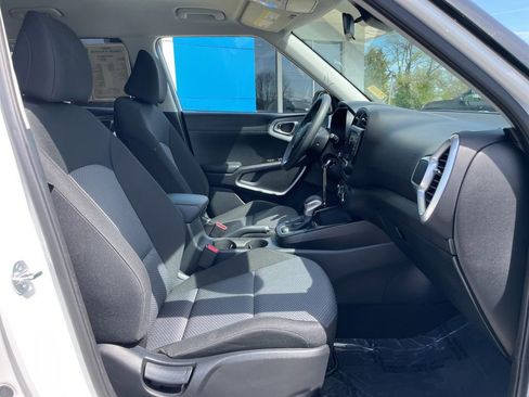 Used 2025 Kia Soul LX w/ LX Technology Package image 25