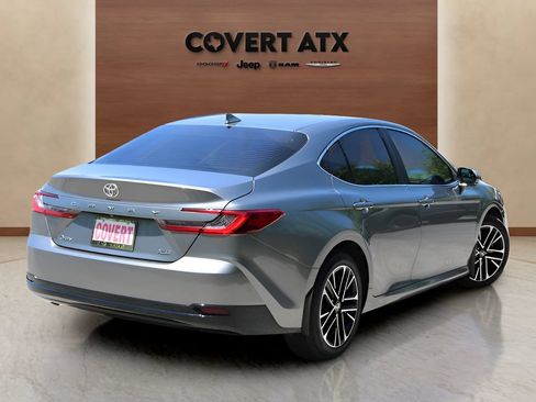 Used 2026 Toyota Camry XLE FWD image 5