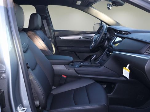 New 2026 Cadillac XT5 Luxury w/ LPO, Blue Accent Package image 18