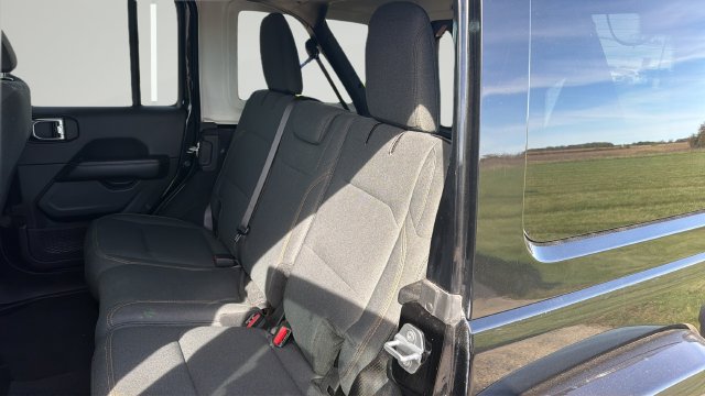 Used 2025 Jeep Wrangler Unlimited Sahara AWD/4WD image 10