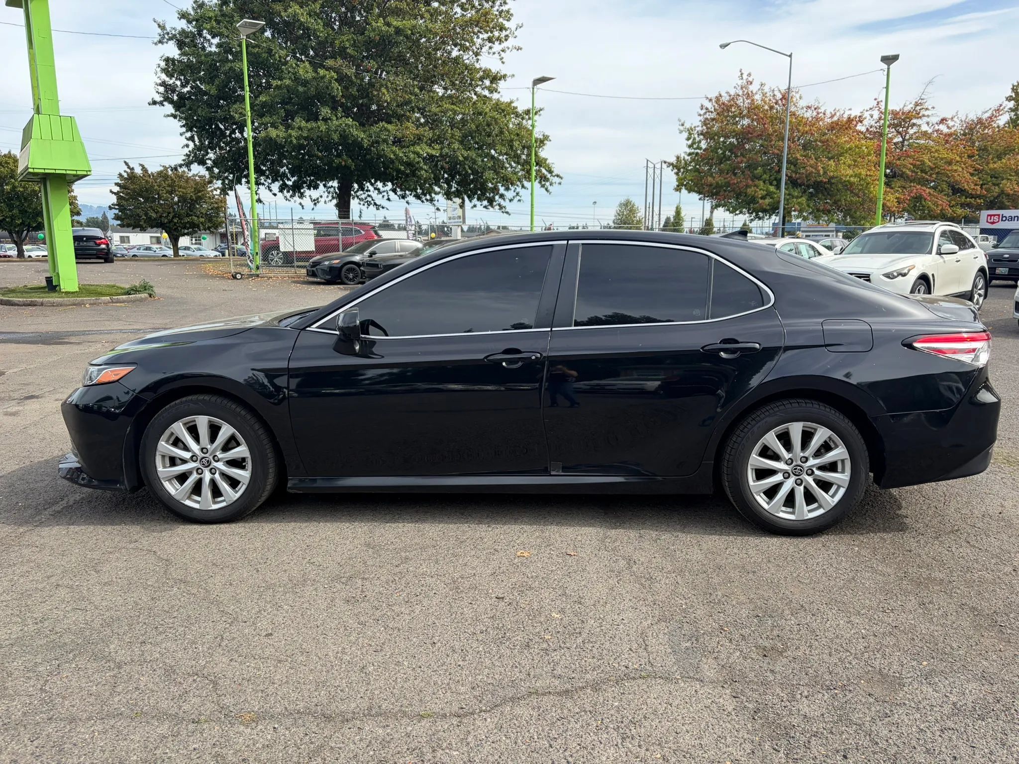Used 2018 Toyota Camry LE w/ Audio Package FWD image 5