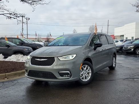 Certified 2025 Chrysler Pacifica Select image 34