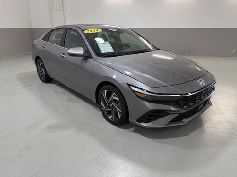 Used 2024 Hyundai Elantra SEL w/ Convenience Package FWD image 4