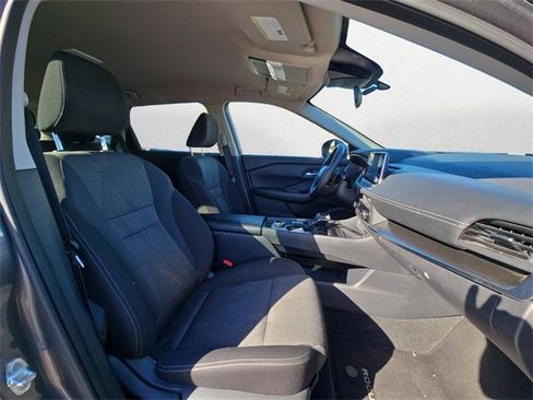 Used 2025 Nissan Rogue SV image 15