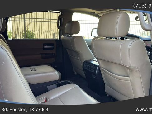 Used 2013 Toyota Sequoia Platinum RWD image 38