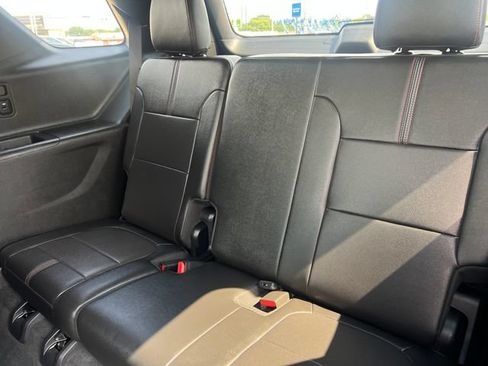Used 2023 Chevrolet Traverse RS AWD/4WD image 16