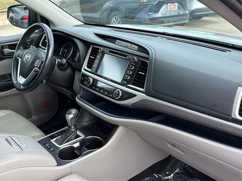 Used 2018 Toyota Highlander Limited Platinum image 49