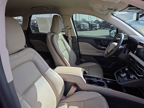 Used 2022 Lincoln Corsair Reserve image 13